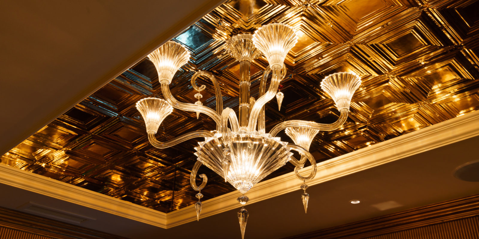 シャンデリアはバカラの一級品